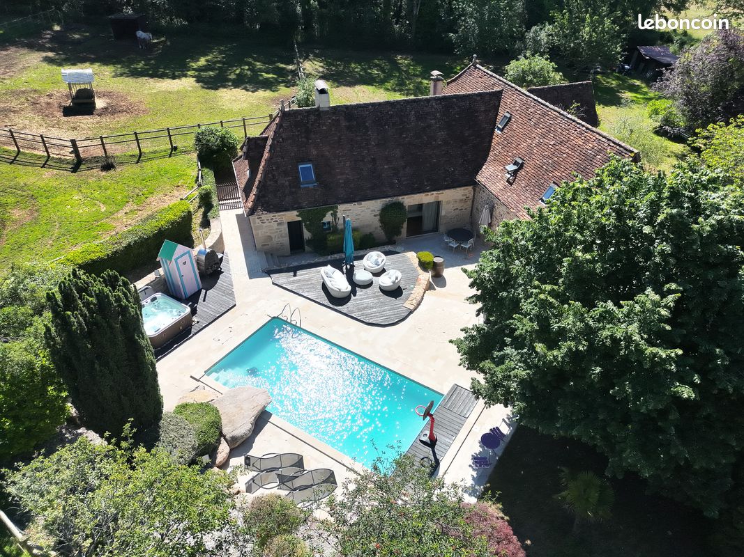 Maison 7 pièces 250 m² · au Bourg · 250 m² · 869 400 €