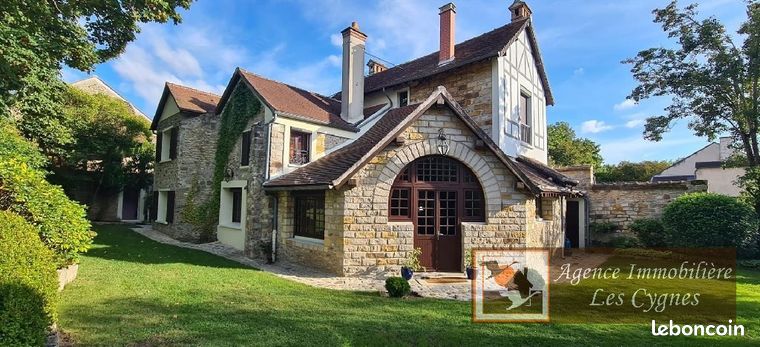 Propriété 8 pièces 218 m²