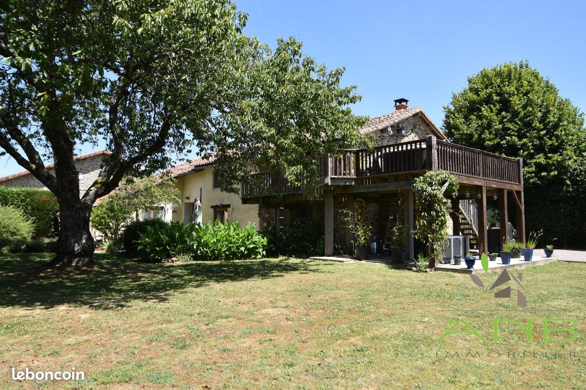 Maison 9 pièces 215 m² · à Massignac · 215 m² · 246 700 €