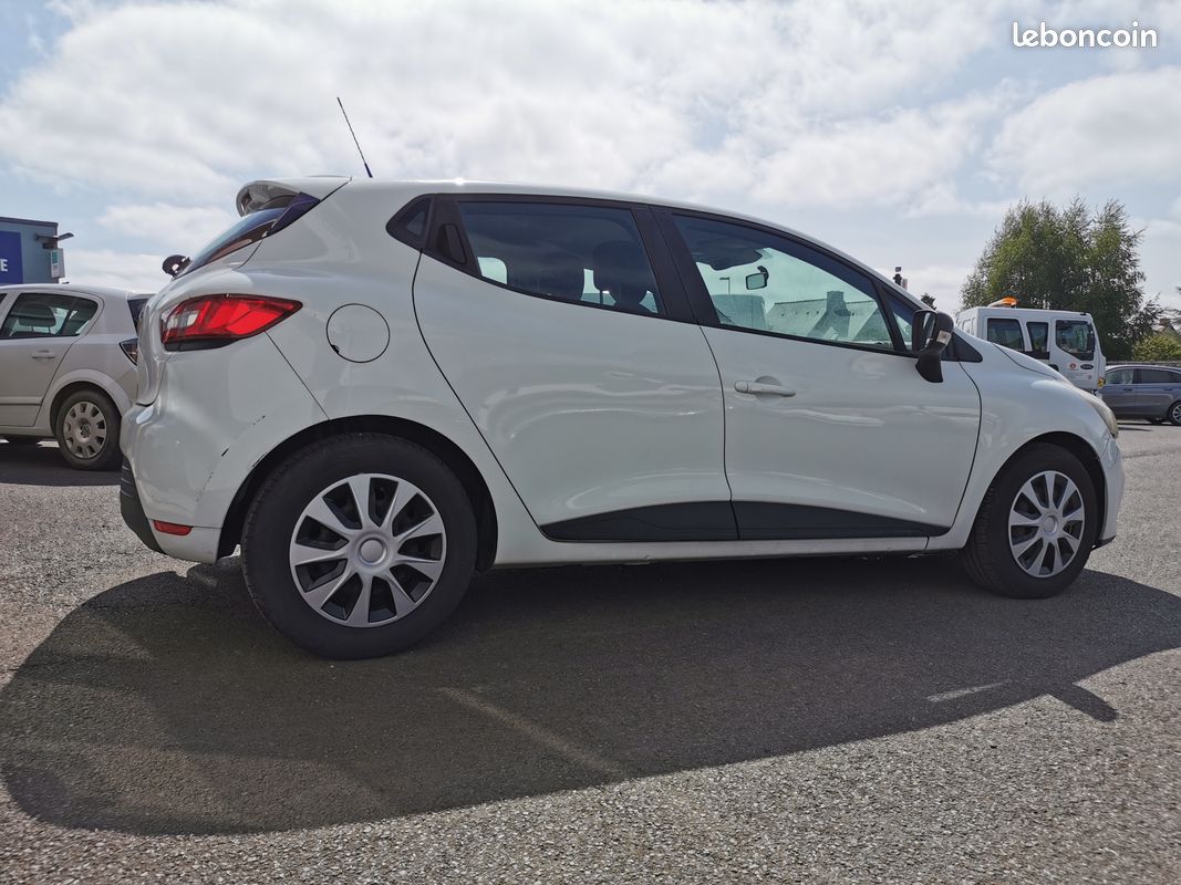 Renault Clio IV 1.2 16 V Ess 75 Ch (image 3)