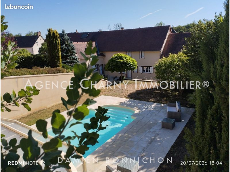 Maison 8 pièces 232 m² · à Champignelles · 232 m² · 249 000 €