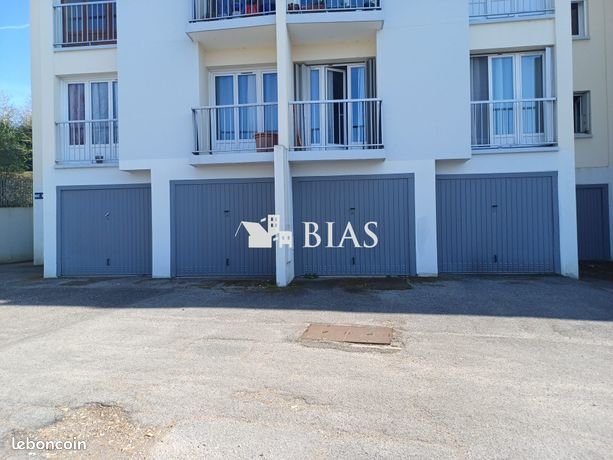 https://img.leboncoin.fr/api/v1/lbcpb1/images/f5/7d/35/f57d35858f13a75ebfab4f7a2c360f28749d5ebb.jpg?rule=ad-image