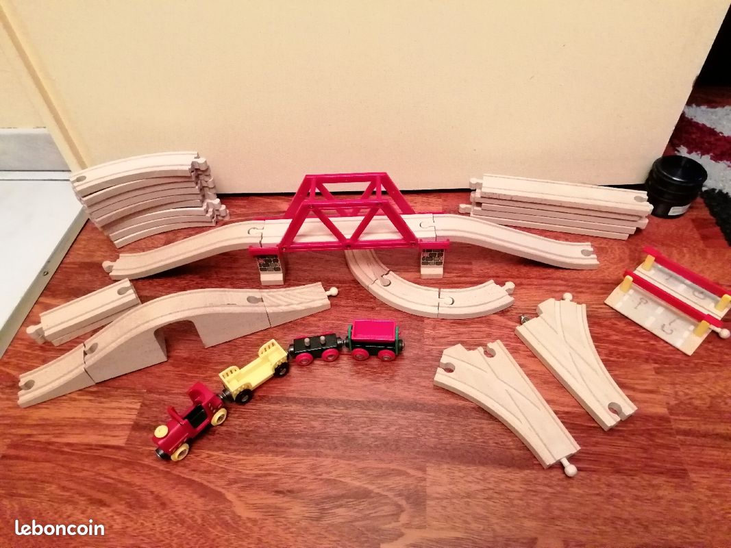 Train et accessoires BRIO (image 1)