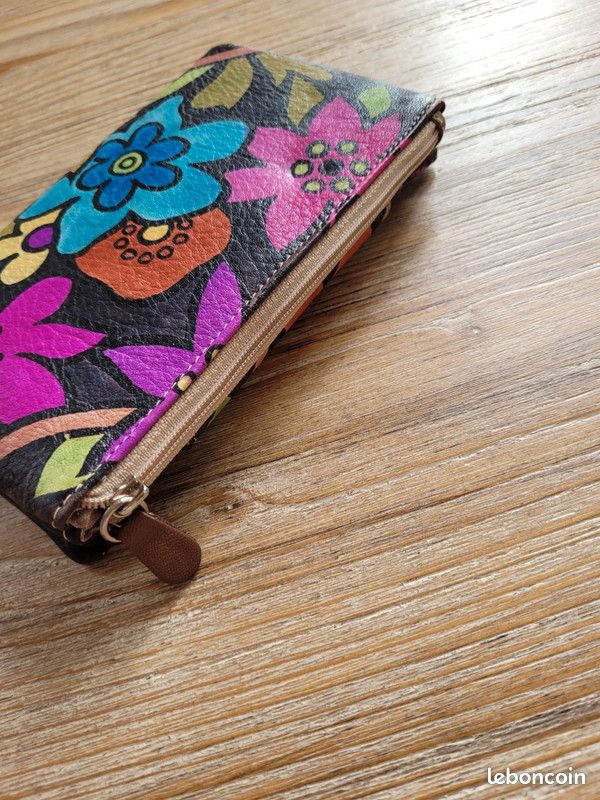 Portefeuille avec motifs floraux. Article Neuf (image 3)