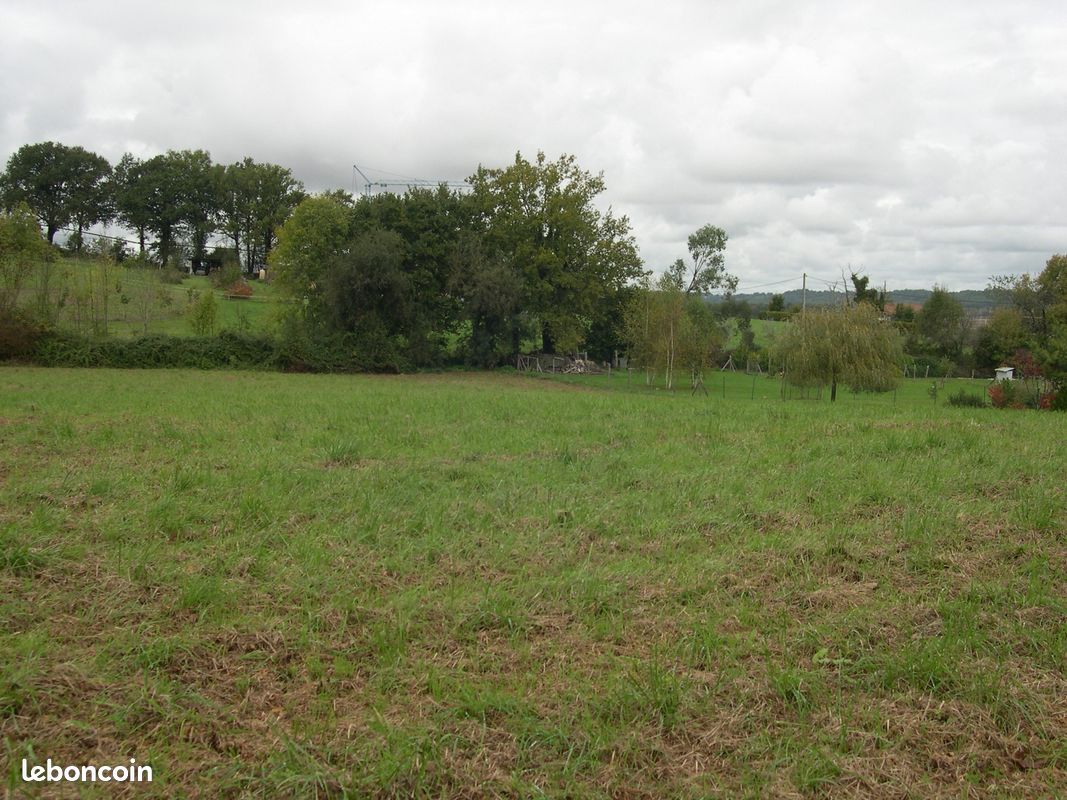 Terrain 10 371 m² · à Monfaucon · 17 000 €