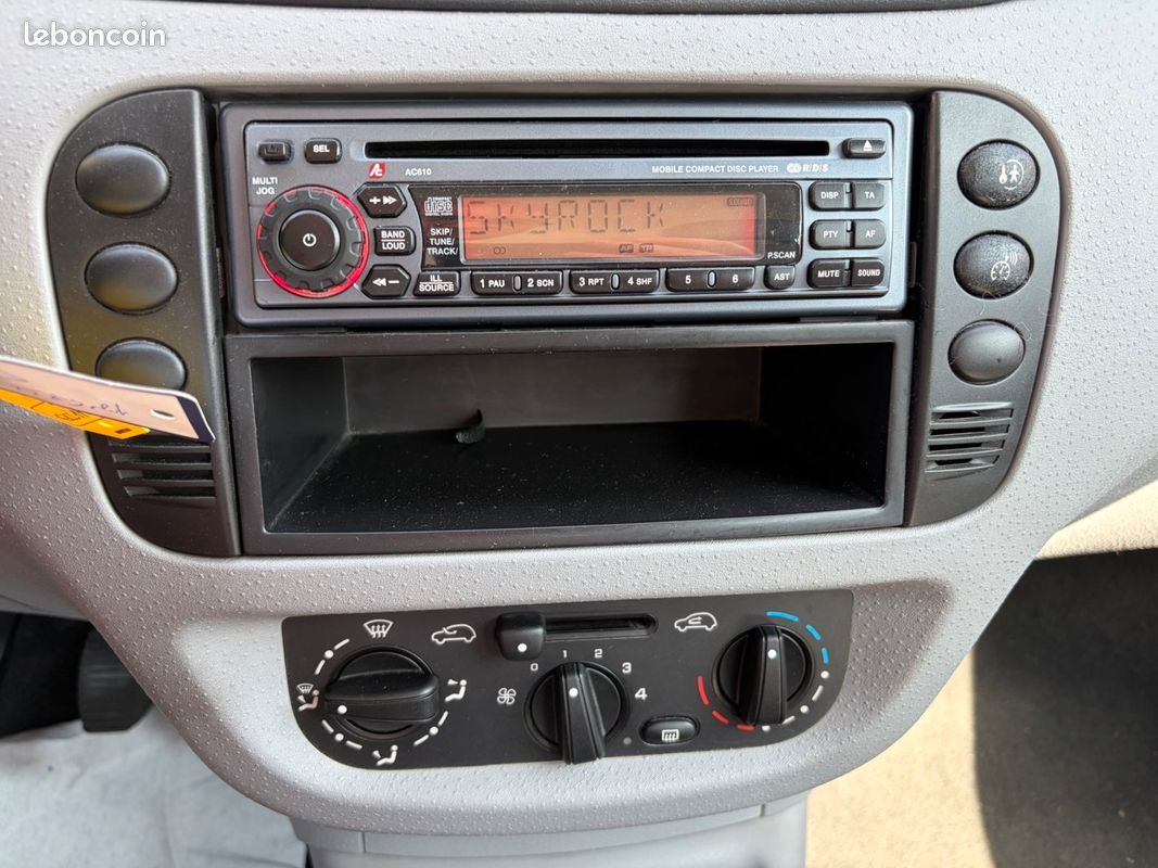 Citroen C3 1.1i 60ch 5p / 1ERE MAIN / SUIVI COMPLET (image 7)