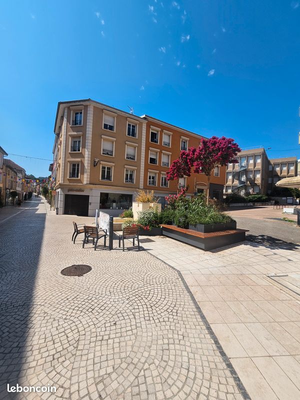 Appartement 3 pièces 73 m² · à Bourgoin-Jallieu · 73 m² · 990 €