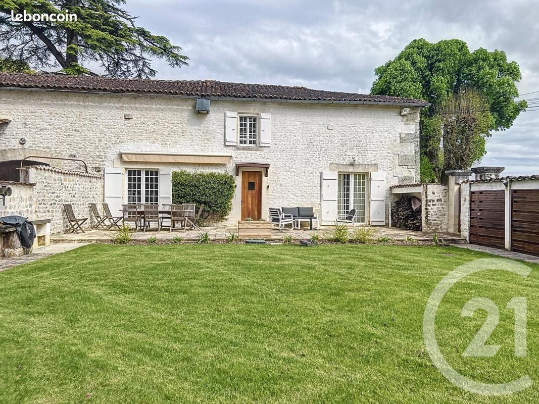 Maison 5 pièces 166 m² - Saint-Laurent-de-Cognac 16100 (image principale 0)
