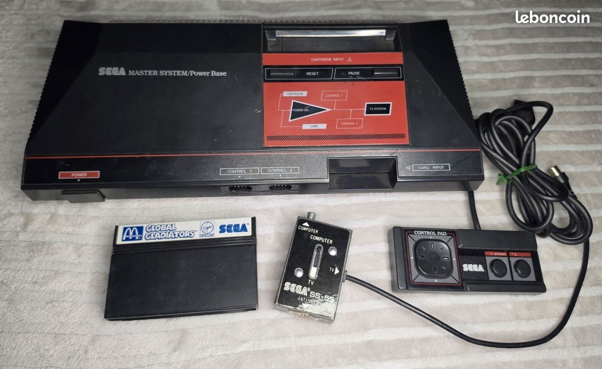 Lot Console SEGA Master System II 2 + 1 Manette Officielle & 4 Jeux - Consoles