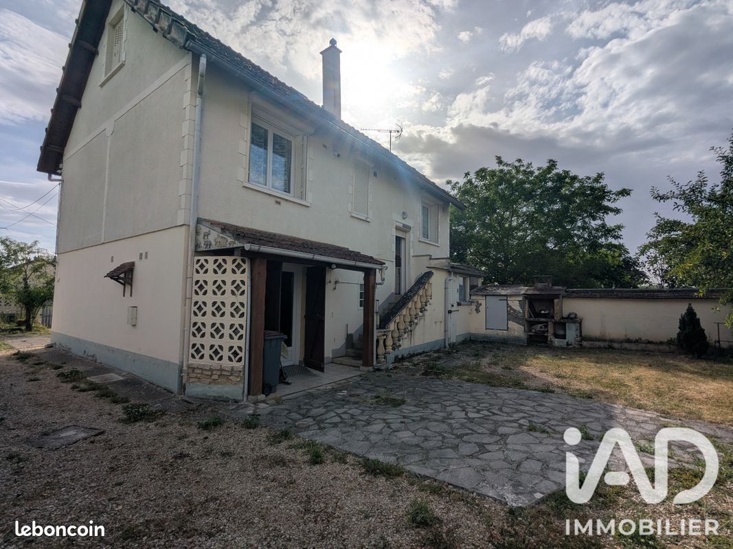 Maison 6 pièces 114 m² · à Charmoy · 114 m² · 120 000 €
