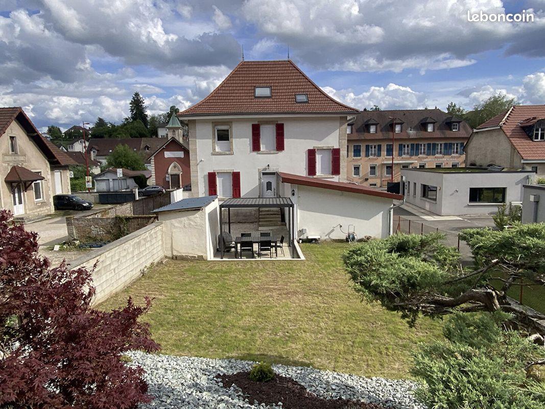 Maison 7 pièces 260 m² · à Delle · 260 m² · 585 000 €