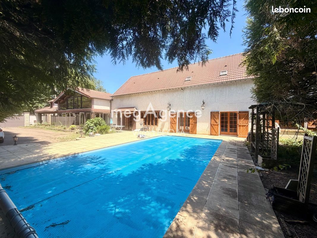 Maison 15 pièces 383 m² · à Sens · 383 m² · 492 000 €