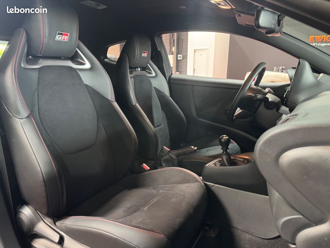 Toyota yaris gr 1.6 4wd 261 ch track pack / camera de recul / carplay / miltek / tva recuperable (image 10)