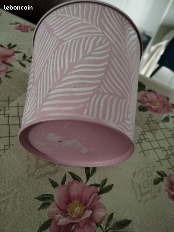 Joli cache pot en métal décoré feuilles en relief, de chez gamm vert jamais servi (image 6)