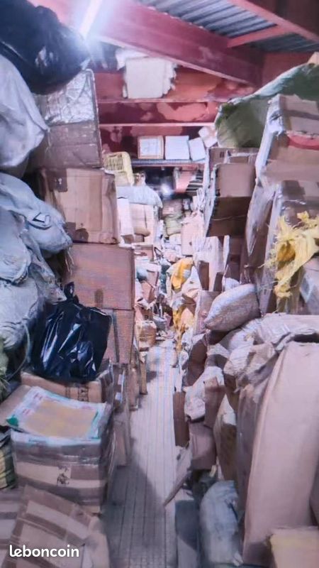 Déstockage total – 210m² de marchandises (bijoux, mercerie, sacoches, etc.) – Tout doit partir (image 2)