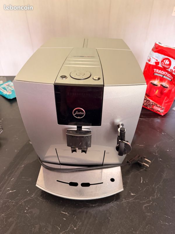 Machine à café Jura Impressa J7 HS pour pièces ou réparation (image 1)