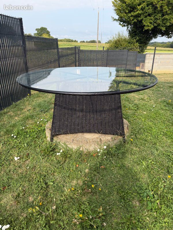 Table de jardin ronde en résine tressée – 6 places (image 1)