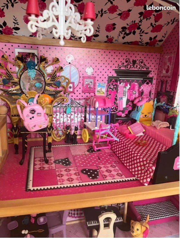 Maison de poupée + accessoires compris (image 2)