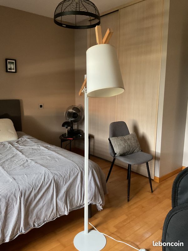 Lampadaire moderne (image 2)