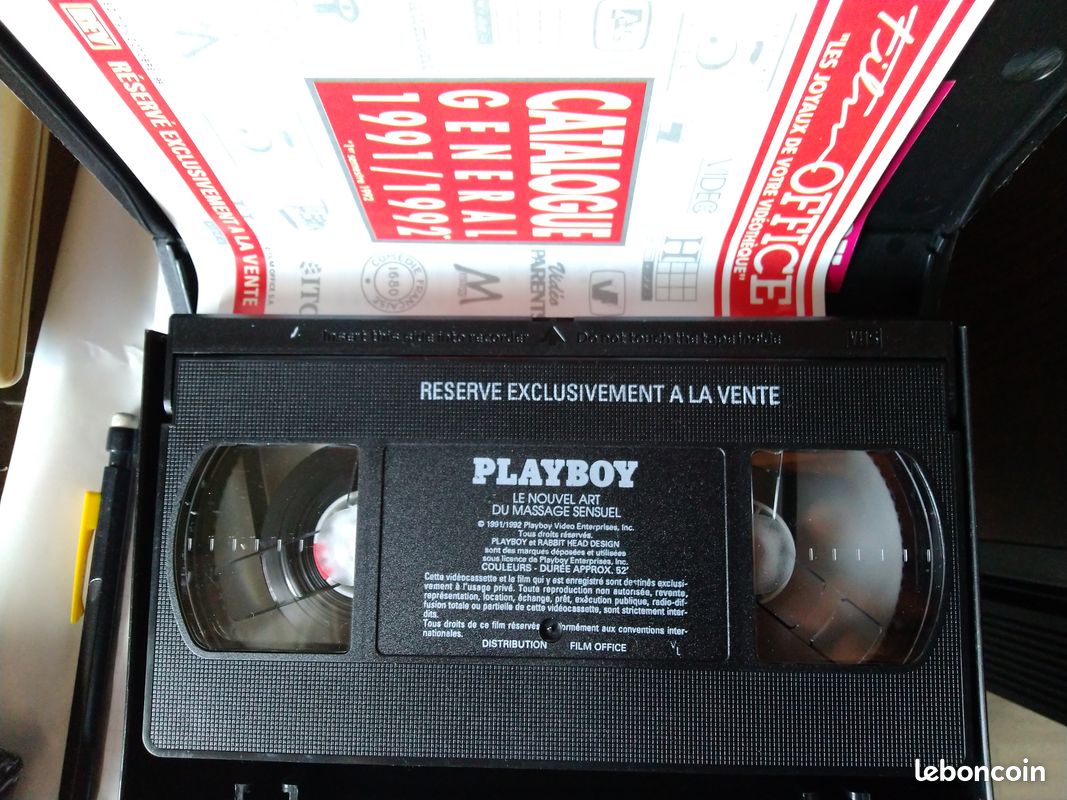 Lot de 2 Cassettes (K7) video VHS Play boy Massage - DVD - Films