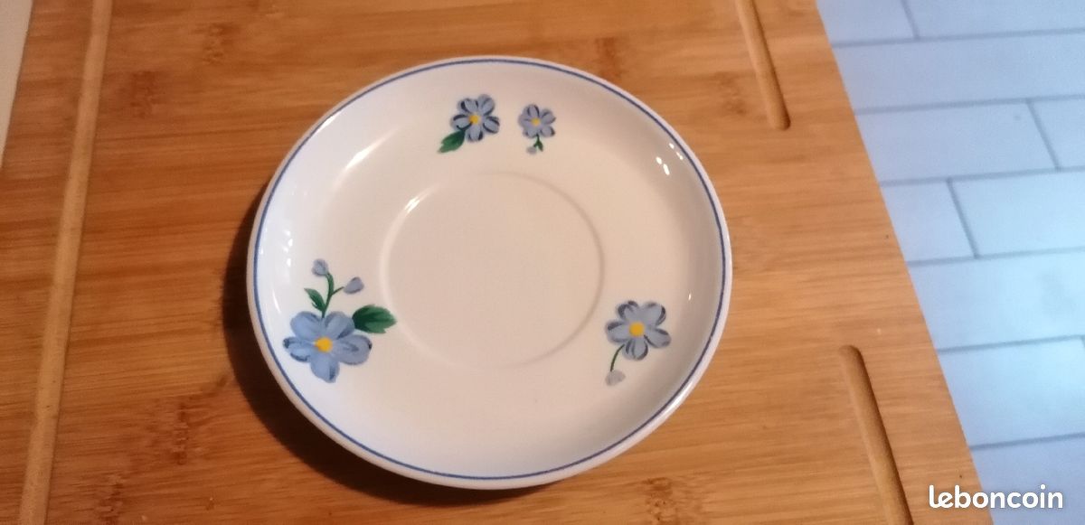 Lot de 2 grandes tasses blanches motifs fleurs bleues avec soucoupes (image 4)