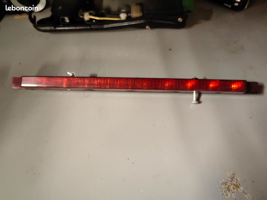 TROISIEME FEU STOP POUR AUDI TT 8J (06-14) AUSSI TTS - TTRS - ROUGE - PIECE ORIGINE AUDI