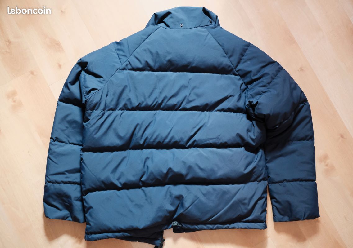 Superbe Doudoune homme Lacoste XS, correspond à une taille (38