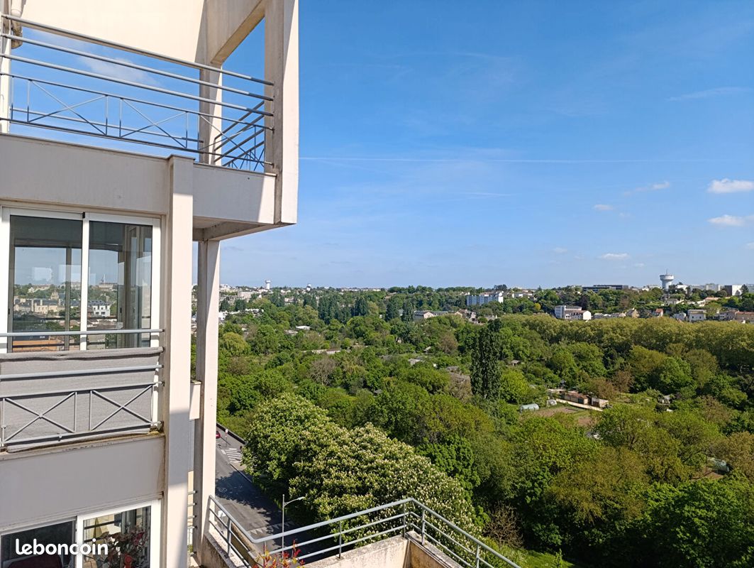 Appartement 5 pièces 122 m² · à Poitiers · 122 m² · 240 000 €