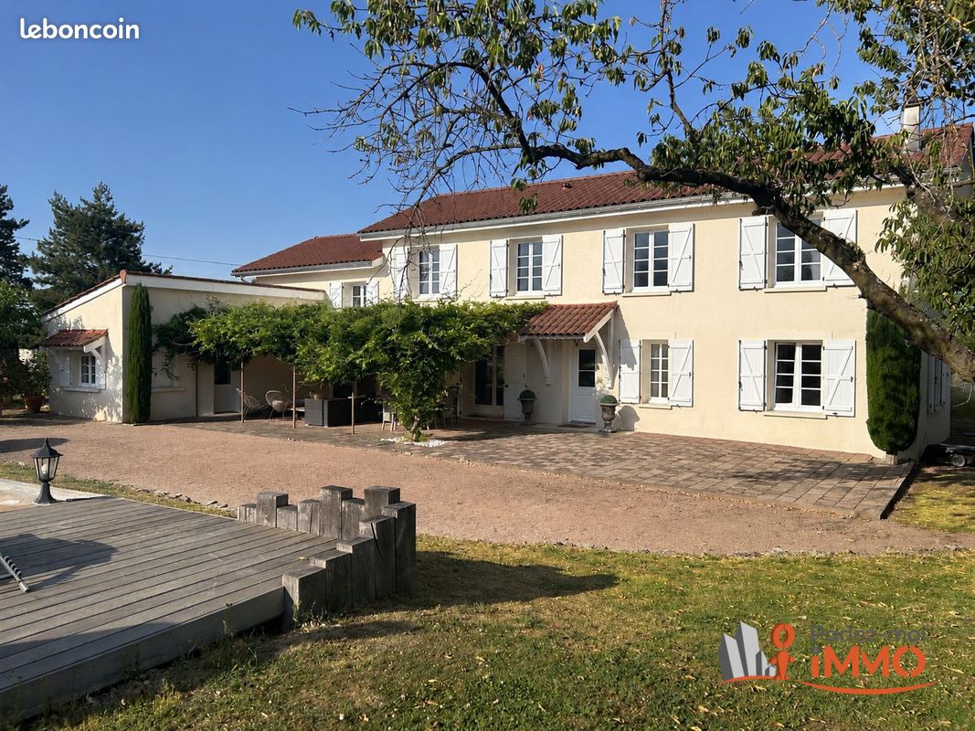 Maison 8 pièces 200 m² · à Montbrison · 200 m² · 523 000 €