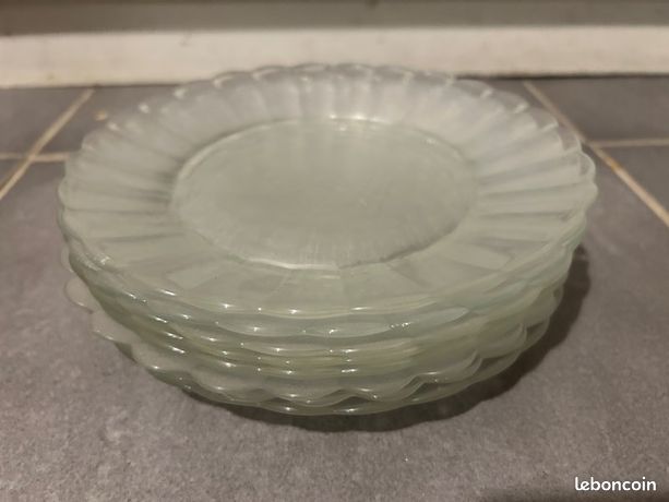 12 Assiettes Creuses Vintage Arcopal – Modèle Marguerite, Fabrication Française, Verre Opaline Blanc, Diamètre 21cm