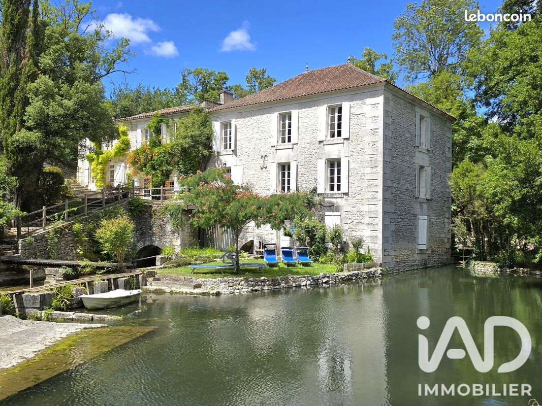 Maison 10 pièces 354 m² · à Gensac-la-Pallue · 354 m² · 720 000 €