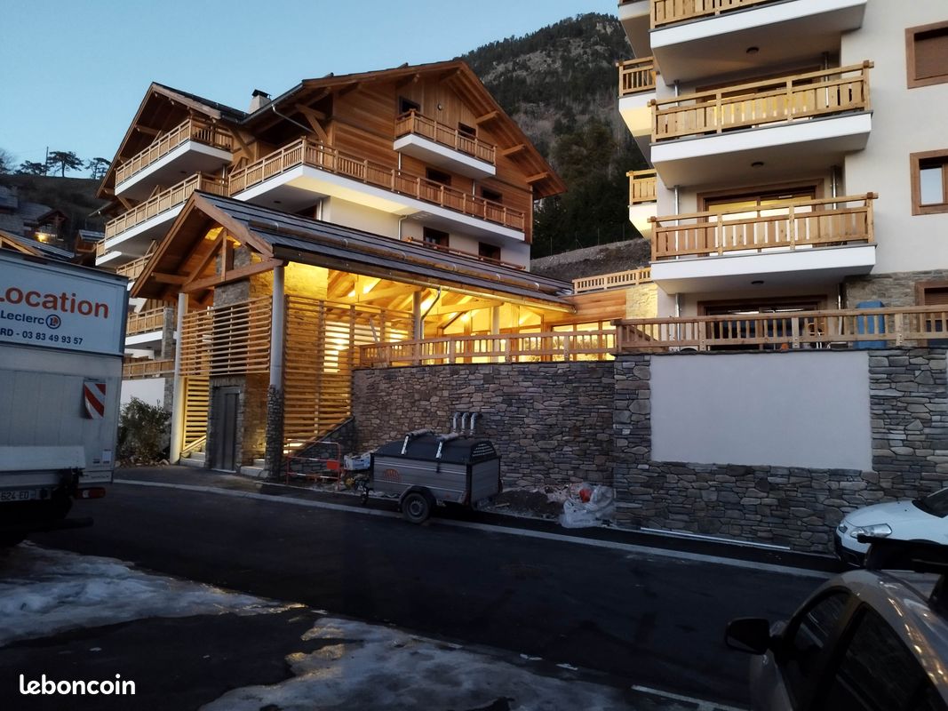Grand T2 grande terrasse Briançon. Calme (image 2)