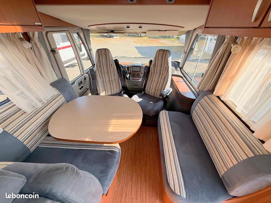 Camping-car Intégral Occasion, Lit à la française, 4 couchages, Eriba Jet 653 (image 2)