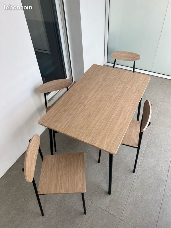 Table + 4 chaises démontables pieds en fer (image 1)
