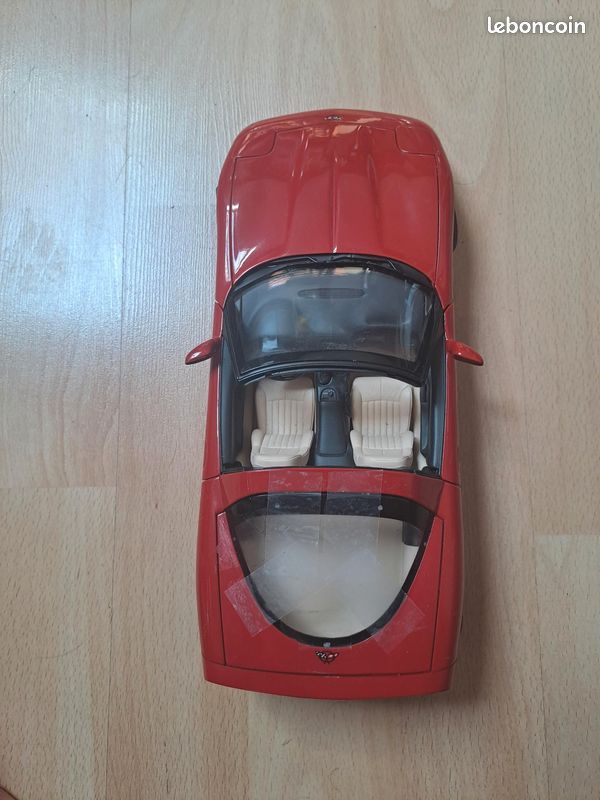 Chevrolet Corvette 1998, 1/18e Ut Models (image 8)