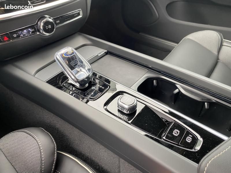 Volvo V60 B3 163ch Plus Style Dark DCT 7 (image 16)