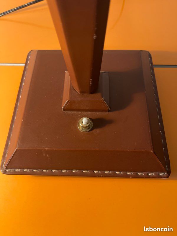 Lampe de bureau gainé de cuir marron (image 5)
