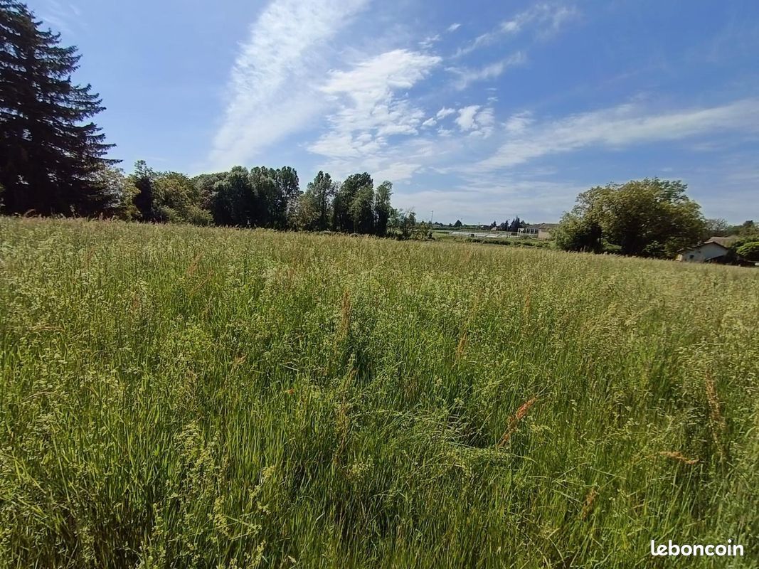 Terrain 1950 m² · à Dolomieu · 1 950 m² · 235 000 €
