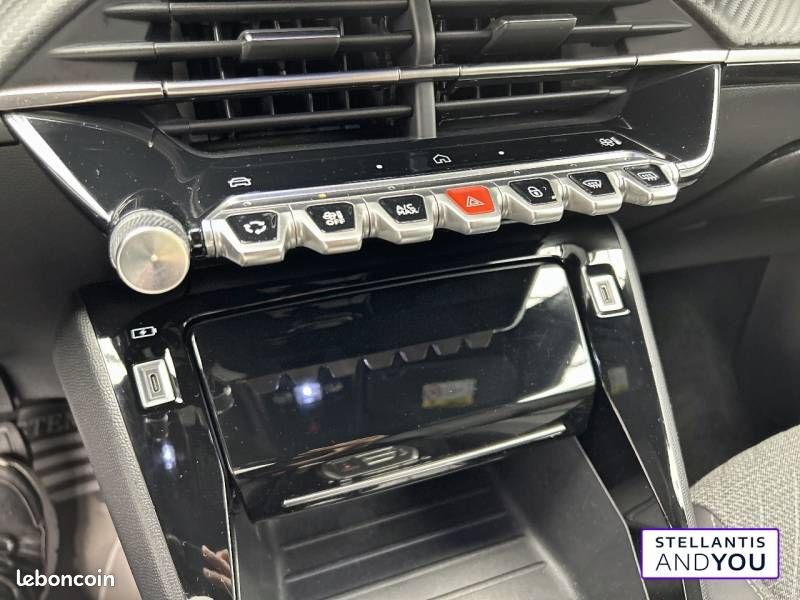 Peugeot 2008 Hybrid 145 ch e-DCS6 Allure (image 28)