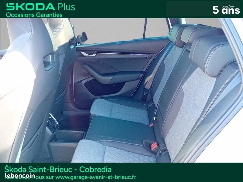 Skoda Octavia Combi 2.0 TDI SCR 150ch Sportline DSG7 (image 9)