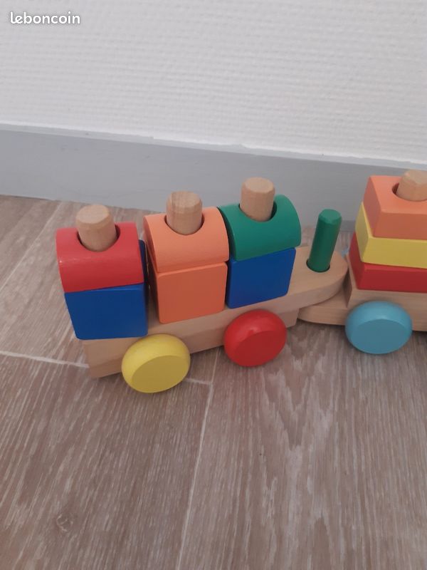 Train en bois coloré très bon état (image 3)