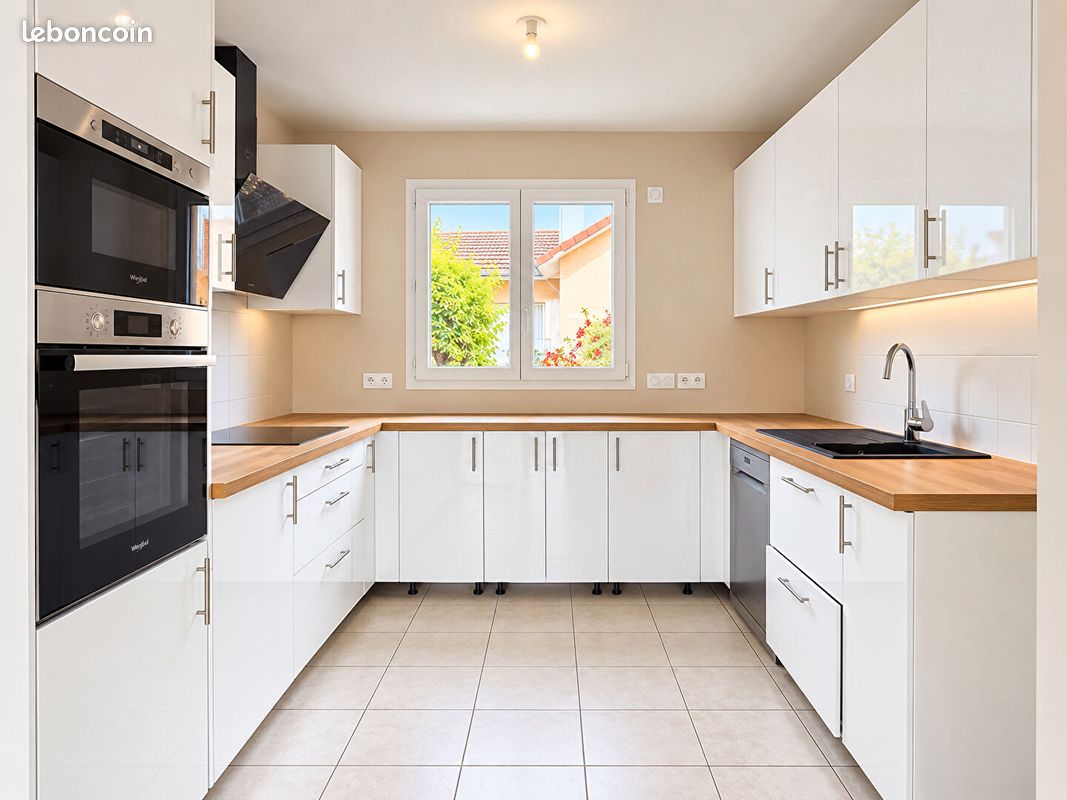 Maison 4 pièces 90 m² · à Péron · 90 m² · 2 050 €/mois