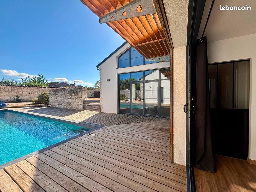 Maison 5 pièces 212 m² · à Beauvoir-sur-Niort · 212 m² · 459 500 €