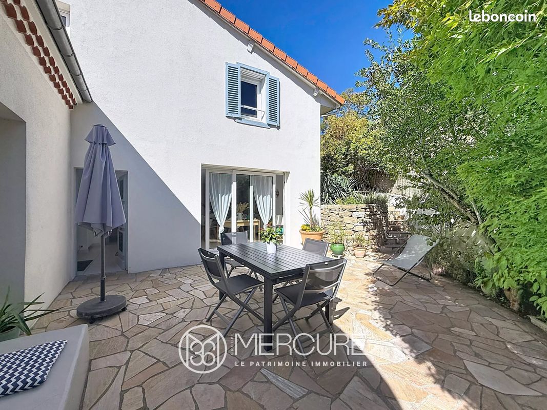 Maison 9 pièces 230 m² · à Royat · 230 m² · 548 000 €