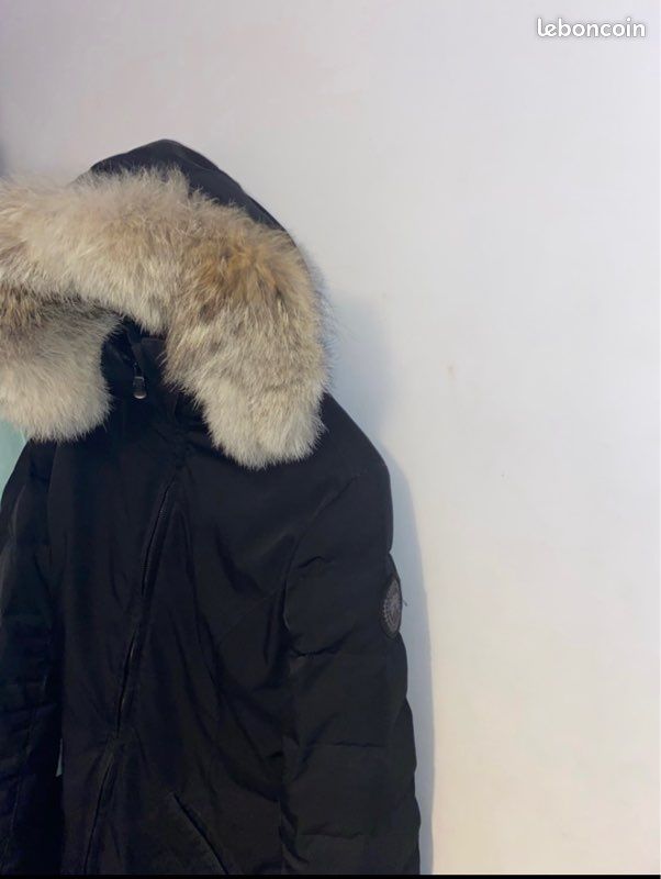 Canada goose black label (image 1)