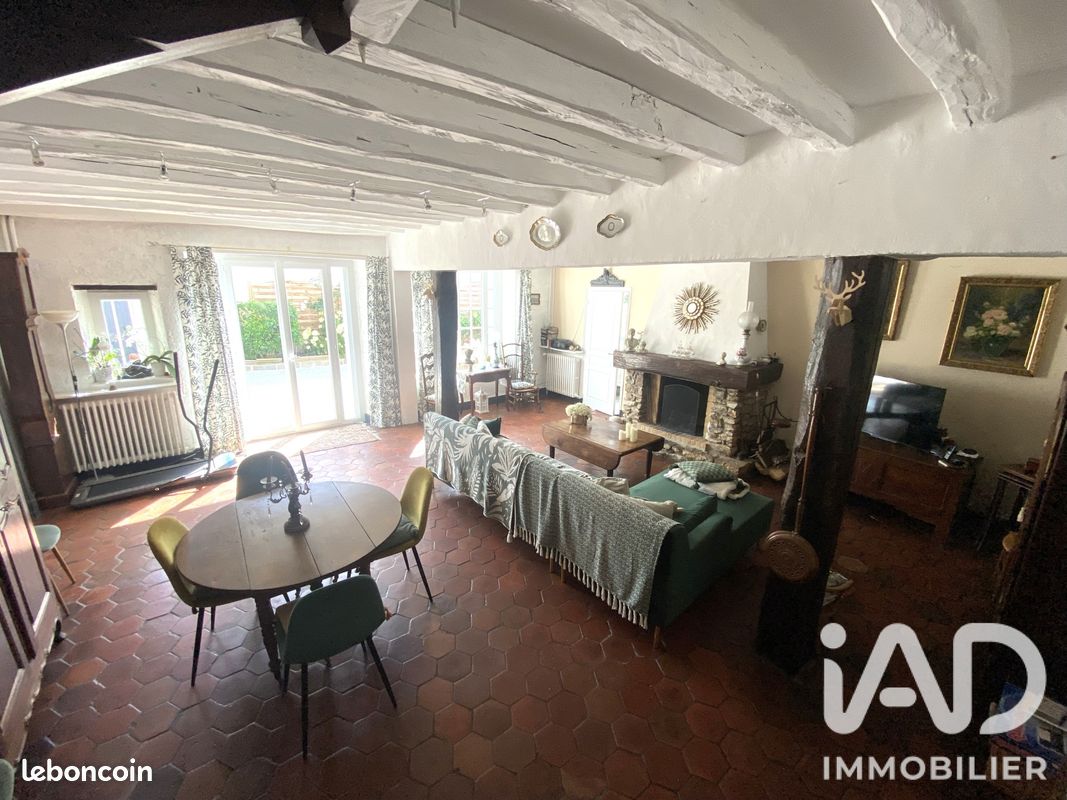 Maison 8 pièces 166 m² · à Hanches · 166 m² · 333 000 €