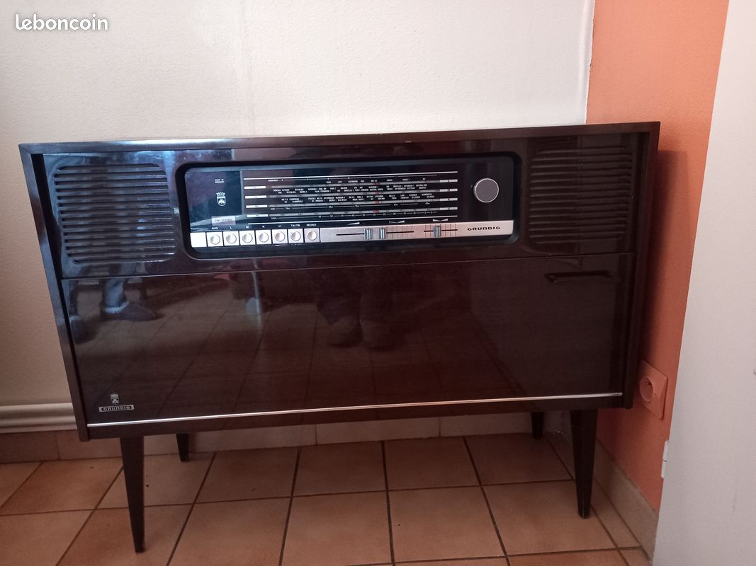 Meuble radio/tourne disque (image 3)