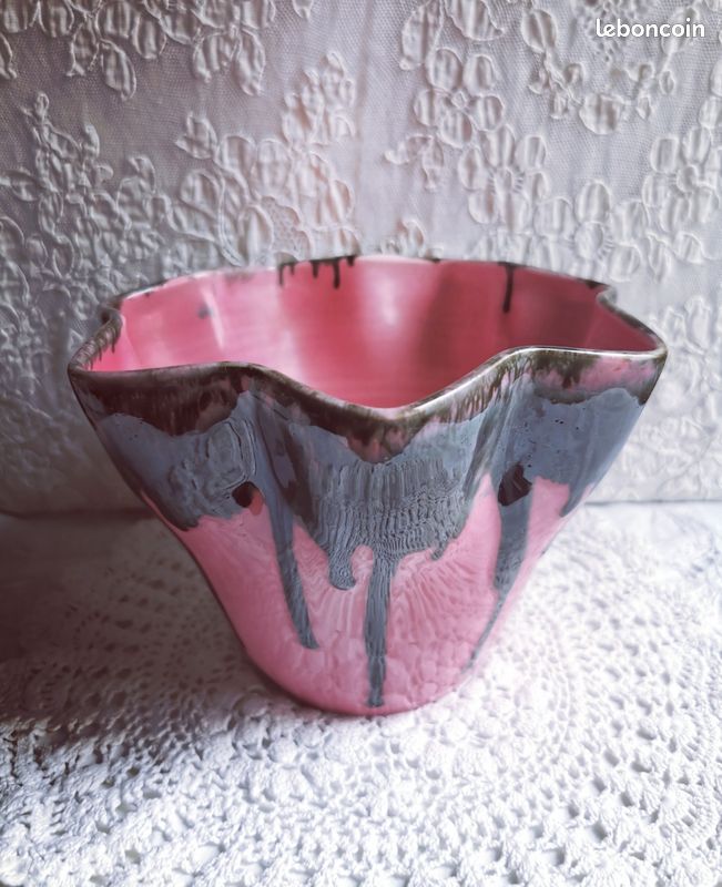 Vintage cache pot Vallauris style boudoir 50's faïence vernissé rose fushia & noir (image 2)