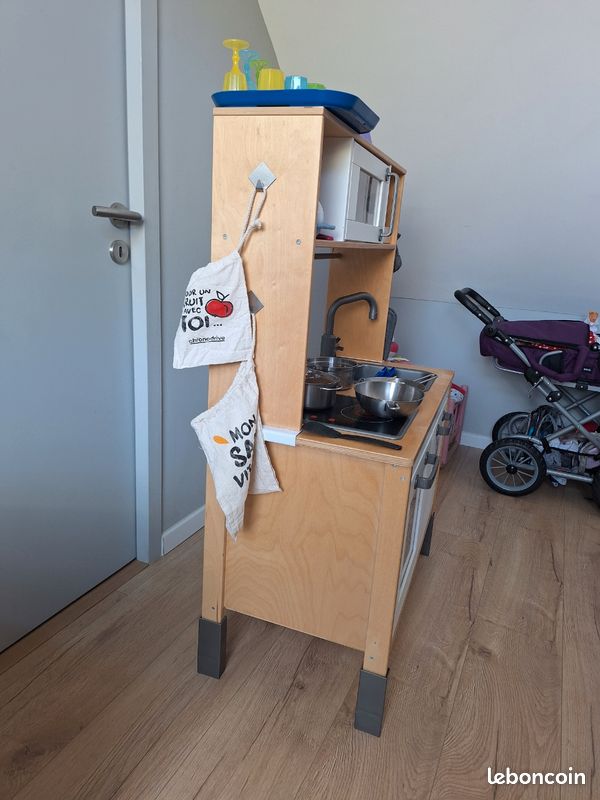 Cuisine/dînette en bois toute équipée (image 2)