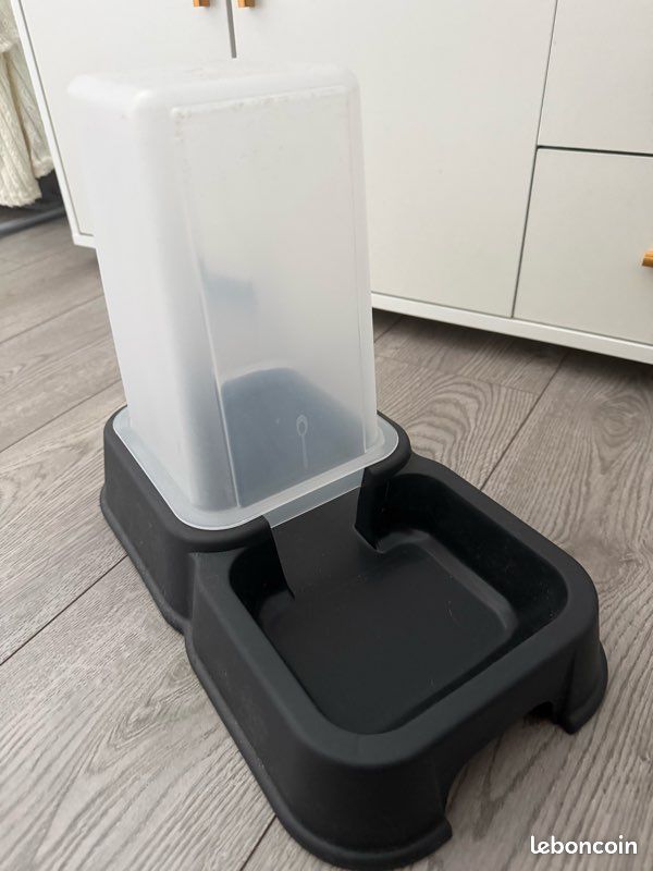 Dévidoir à croquette ou à eau pour animaux (image 1)